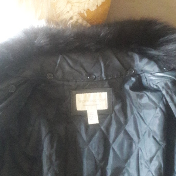 Ladies coat - Picture 12 of 16